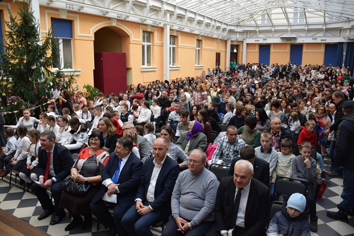 A KMNE évzáró és karácsonyváró ünnepsége Beregszászon - Közösségben, szeretetben. Fotó: Kárpátinfo/Kovács Erzsébet