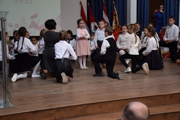 A KMNE évzáró és karácsonyváró ünnepsége Beregszászon - Közösségben, szeretetben. Fotó: Kárpátinfo/Kovács Erzsébet