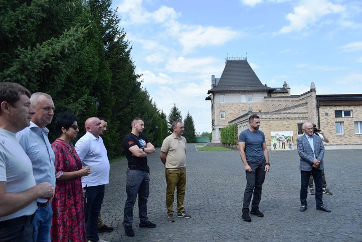 Ünnepélyes keretek között megnyitották a Chateau Chizay borkészítő vállalat konyakgyárát Orosziban