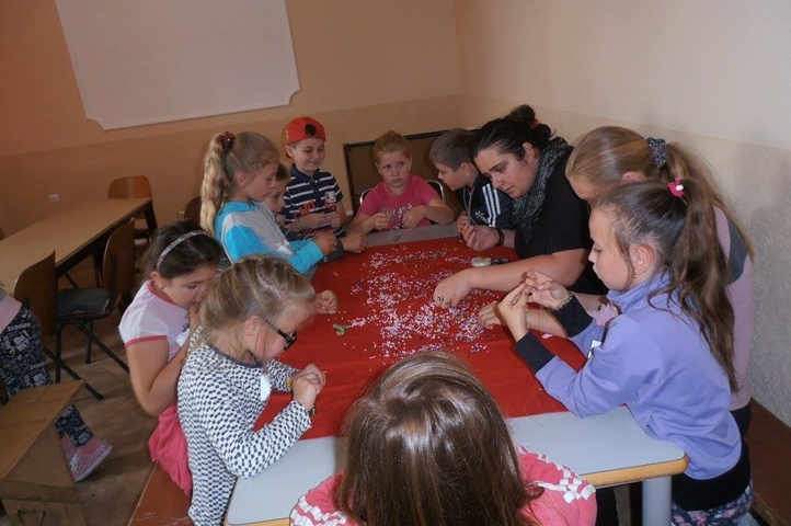 Kézműves termékek Kopinec Emesétől - Gyöngyhorgolt ékszerek kárpátaljai hímzésmotívumokkal