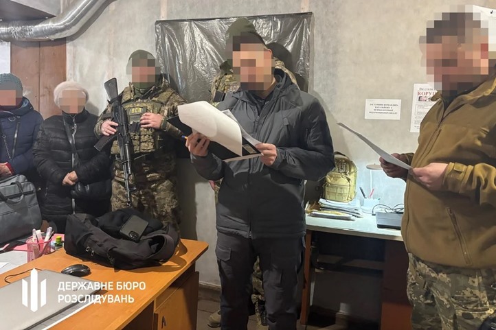 Az egykori területvédelmi parancsnok törvénytelen juttatásokat intézett a feleségének. Fotó: Állami Nyomozó Iroda (DBR)