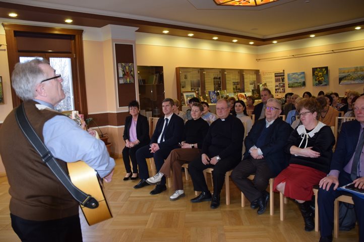 Vlagyimir Balácky, művésznevén Pitkin adott elő népszerű dalaiból egy válogatást. Fotó: Kárpátinfo/Kovács Erzsébet 