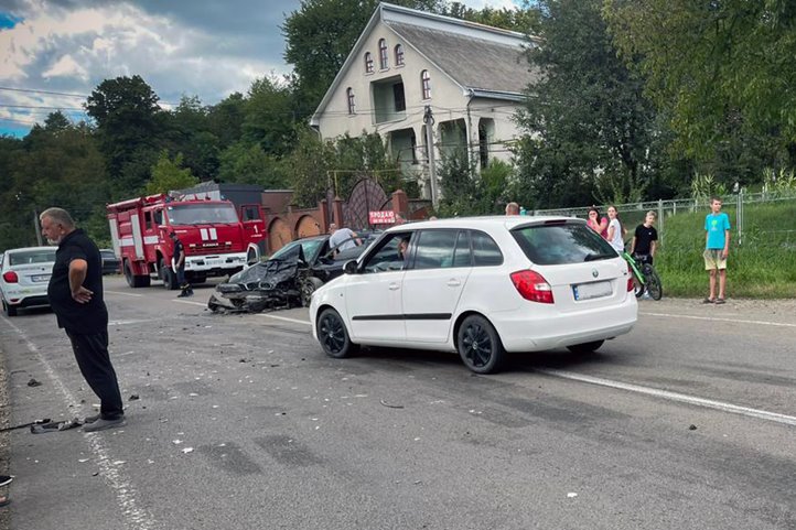 Többen megsérültek egy közúti balesetben Kárpátalján. Többek között egy 4 éves kislányt is. Fotó: DSZNSZ