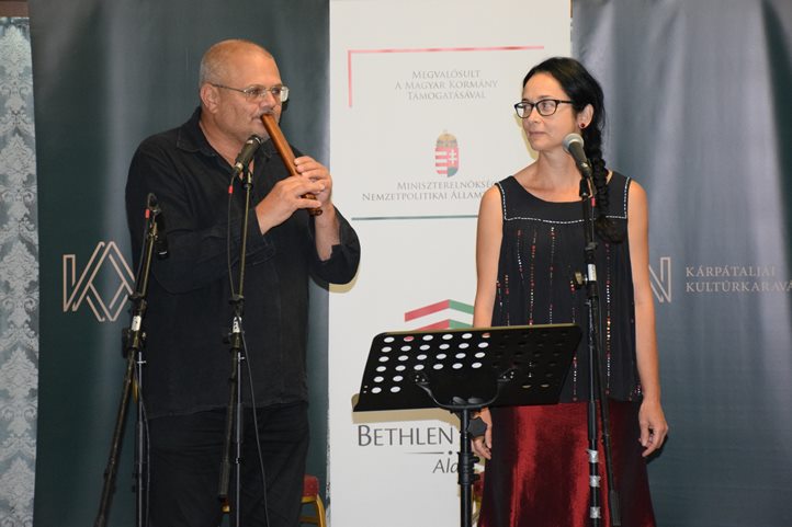 Zenés irodalmi est a Kárpátaljai Kultúrkaraván szervezésében - Vers és zene egymásra és szívekbe találása. Fotó: Kárpátinfo/Kovács Erzsébet