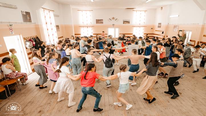 Jubileumi gyermeknap a Gyimesekben. Fotó: Erdélyi Hagyományok Háza