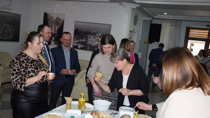 Mindig van új a nap alatt -Terítéken az ízesített mézek. Fotó: Kárpátinfó/Kovács Elemér