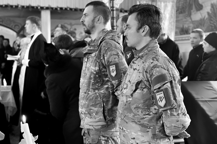 Kárpátalján végső búcsút vettek az orosz-ukrán háborúban elesett védőtől, a 22 éves Mikola Kuznyecovtól. Fotó: Munkácsi Városi Tanács