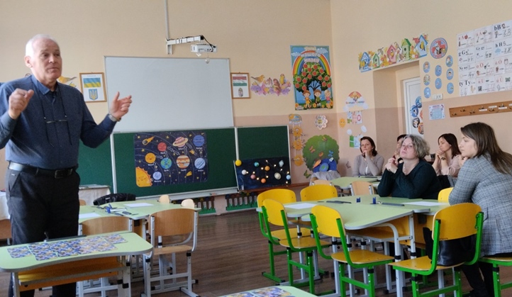Mesterkurzus elemi iskolai tanároknak: A kritikai gondolkodás fejlesztése általános iskolában