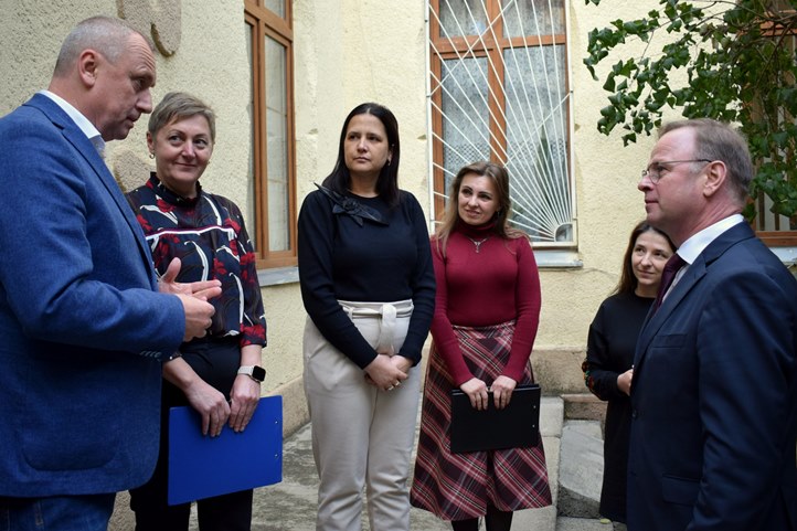 Hollandia ukrajnai nagykövete látogatott el Beregszászba, ahol a holland delegáció ellátogatott a Beregszászi Kossuth Lajos Líceumba is. Fotó: Babják Zoltán Facebook-oldala