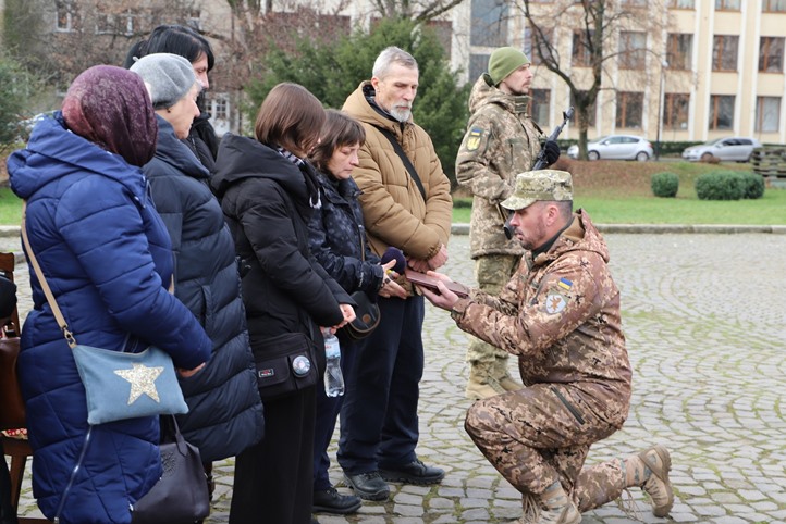 Ungváron utolsó útjára kísérték a 46 éves Olekszij Prodan katonát. Fotó: Ungvári Városi Tanács