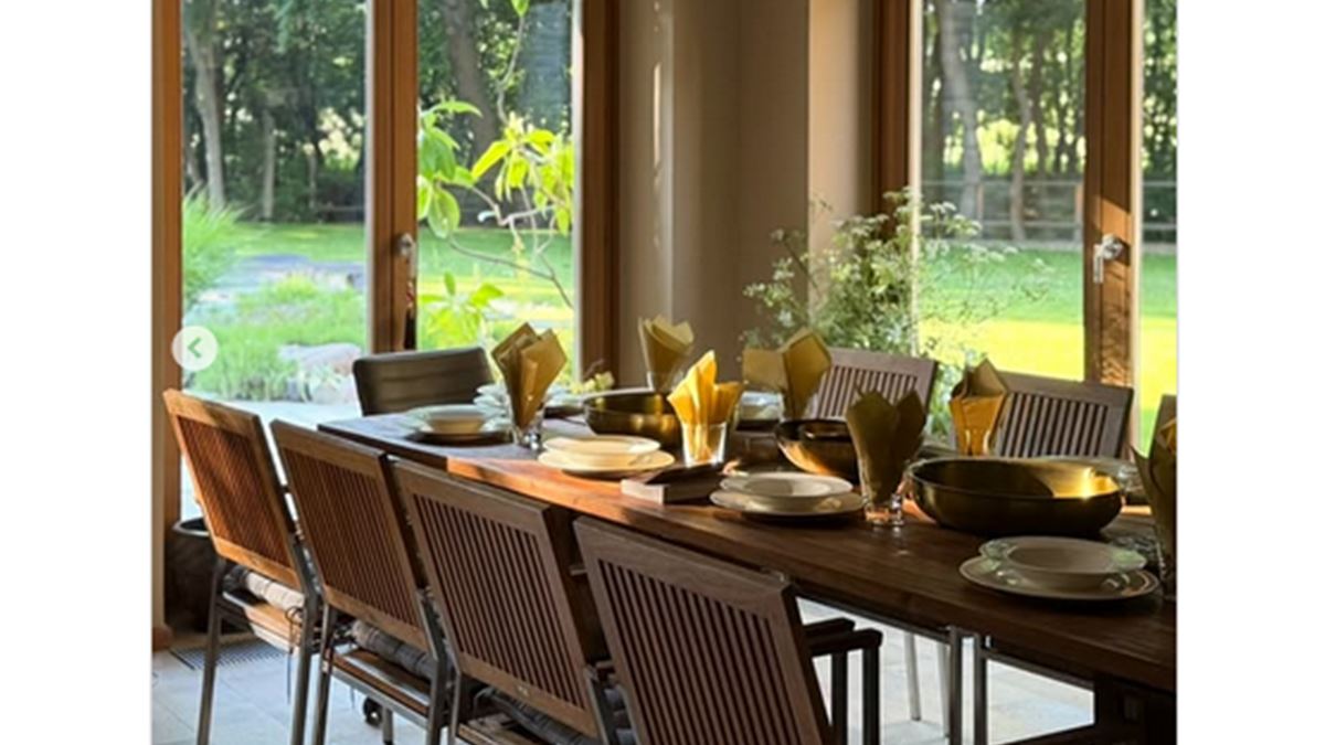 Pataki Ági ilyen álomotthonban él: csupa zöld veszi körbe a gyönyörű házat