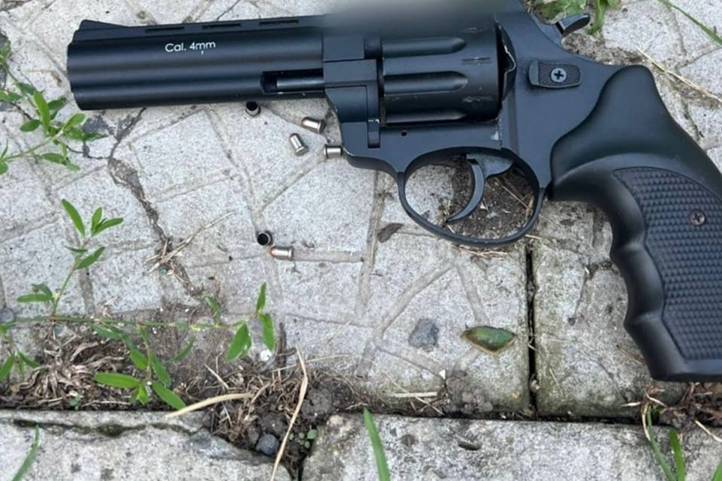 Munkácson egy tinédzser STALKER revolvellel lövöldözött