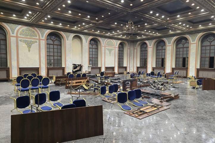 Megpróbálták felgyújtották a világ egyik leghíresebb zsinagógáját Csernyivciben. Fotó: t.me/UJCUkraine