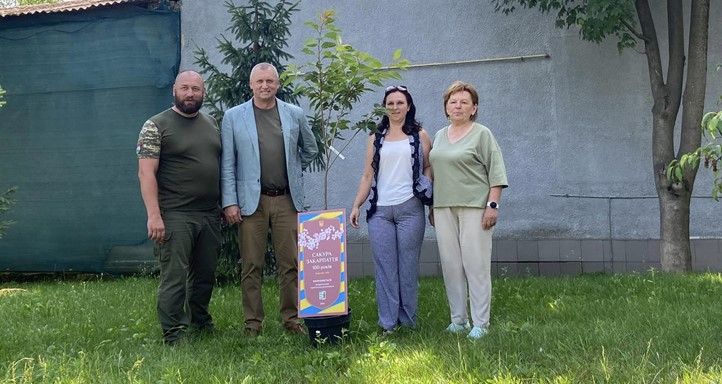 A plein air keretében egy szakurafát is elültettek a Budapest parkban. Fotó: Facebook