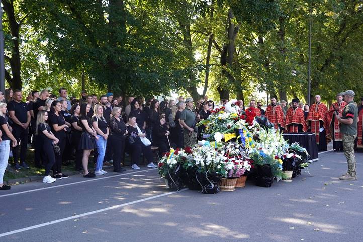 Ungváron végső búcsút vettek a 33 évesen elesett védőtől, Andrij Pohantól. Fotó: Ungvári Városi Tanács