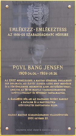Povl Bang-Jensen emléktáblája a Corvin közben (Forrás: Wikipédia)