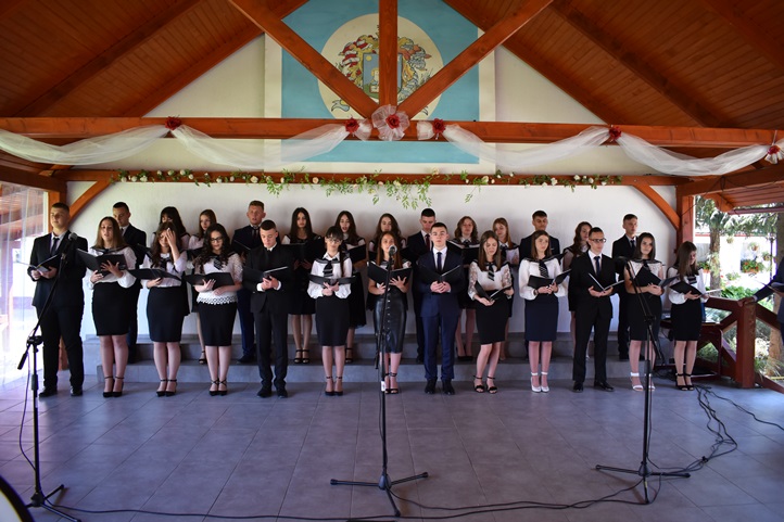 Ballagás a Péterfalvai Református Líceumban. Fotó: Péterfalvai Református Líceum