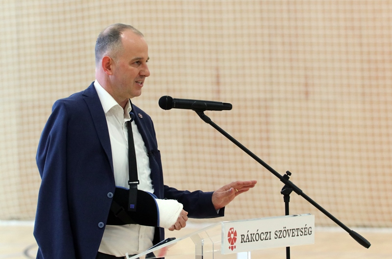 Csáky Csongor, a Rákóczi Szövetség elnöke beszédet mond a szövetség&nbsp;&nbsp;táborának megnyitóján a Rákóczi Hotel, Tábor és Rendezvényközpontban Sátoraljaújhelyen 2023. január 16-án. Összesen 1281 kárpátaljai diák és tanár vesz részt február 17-ig öt napos turnusokban a Rákóczi Szövetség táboroztatásában. MTI/Vajda János