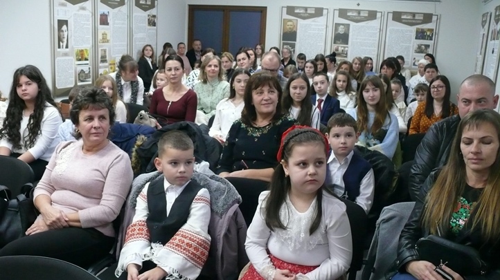 Erzsébet-napi szavalóverseny Beregszászon a Petőfi-bicentenárium jegyében