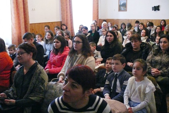 Szavalóverseny a Beregszászi Bethlen Gábor Líceumban - Hit, remény, szeretet. Fotó: Kárpátinfo/Kovács Erzsébet