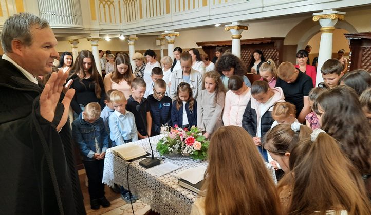 Hálaadó istentisztelettel nyitották a tanévet Badalóban - Semmiért se aggódjatok