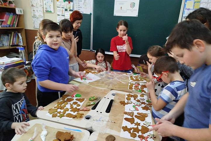 Adventi koszorúkészítés és mézeskalácssütés a Tulipán Tanodákban