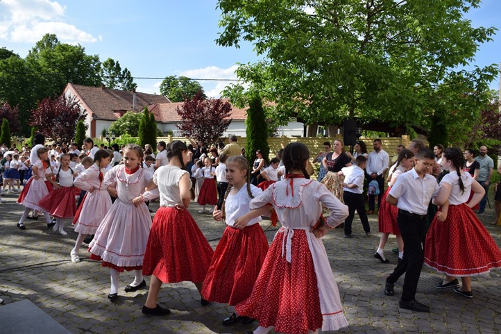 Az összetartozás tánca kétezer kárpátaljai résztvevővel. Fotó: Kárpátinfo/Kovács Elemér
