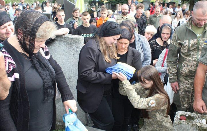  Rahón végső búcsút vettek a 26 éves Ivan Moldavcsuk honvédtől. 2024. szeptember 12-én. Rahói Városi Tanács/Facebook