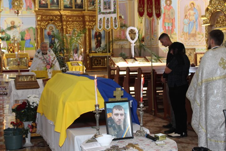 Kárpátalján végső búcsút vettek a 29 éves Ivan Mudraninec katonától. Fotó: Facebook-bejegyzés