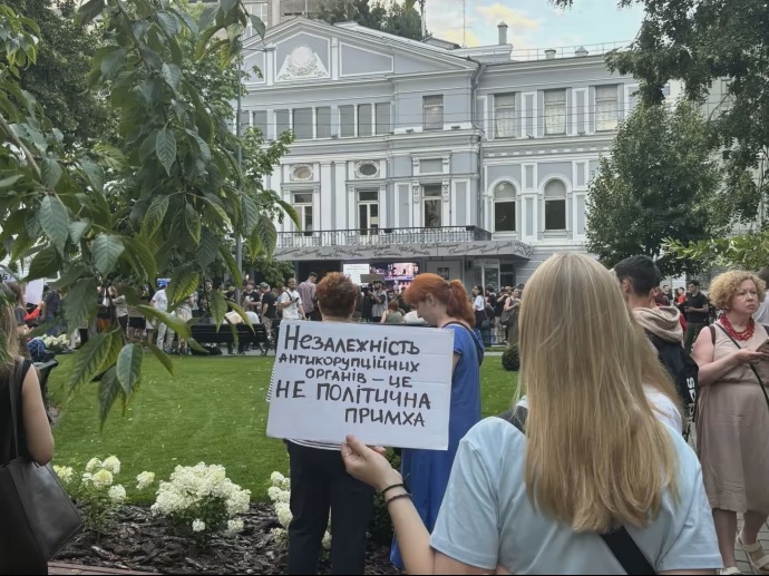 Tüntetések kezdődtek Ukrajna-szerte az USA által létrehozott ukrán korrupcióellenes szervezetek elleni törvény ellen