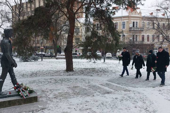 Tisztelgés Petőfi Sándor emléke előtt 