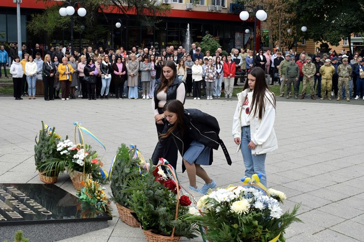 Ukrajna védelmezőinek napját méltatták Beregszászban, a Hősök terén. Fotó: Babják Zoltán/Facebook
