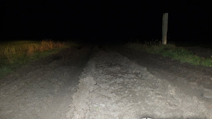 Féltékenységből autója után kötötte élettársát, majd elhajtott