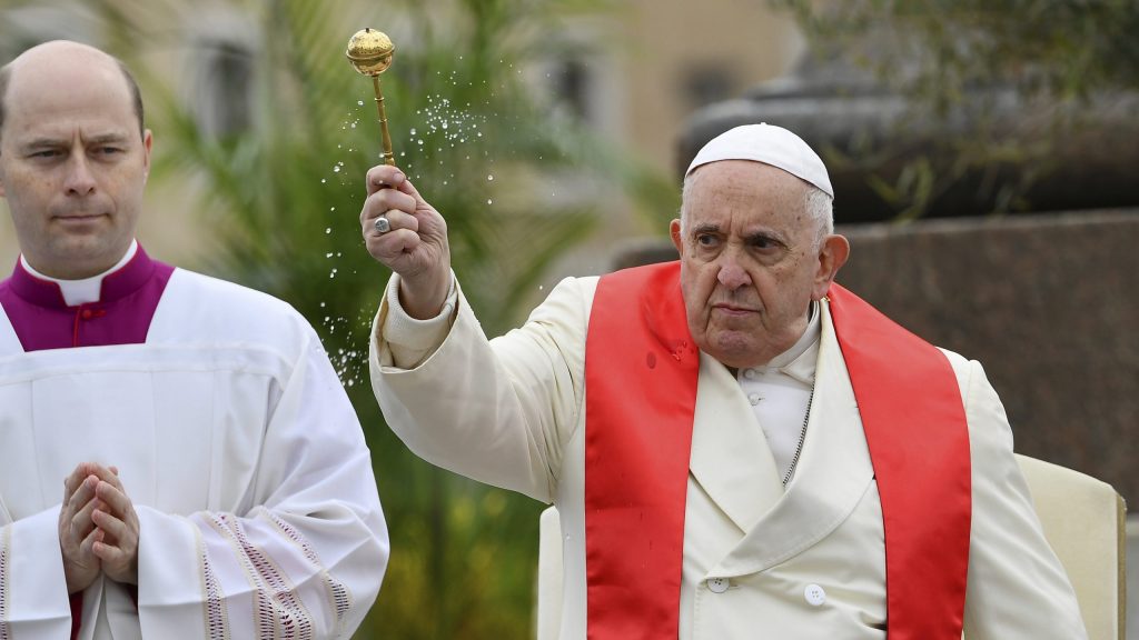 Ferenc pápa virágvasárnapi szentmisét pontifikál a vatikáni Szent Péter téren 2023. április 2-án (Fotó: MTI/AP/AFP pool/Gregorio Borgia)