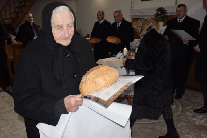 Magyarok kenyere – 15 millió búzaszem. Emléklapok átadása Verbőcön. Fotó: Kárpátinfo/Kovács Elemér