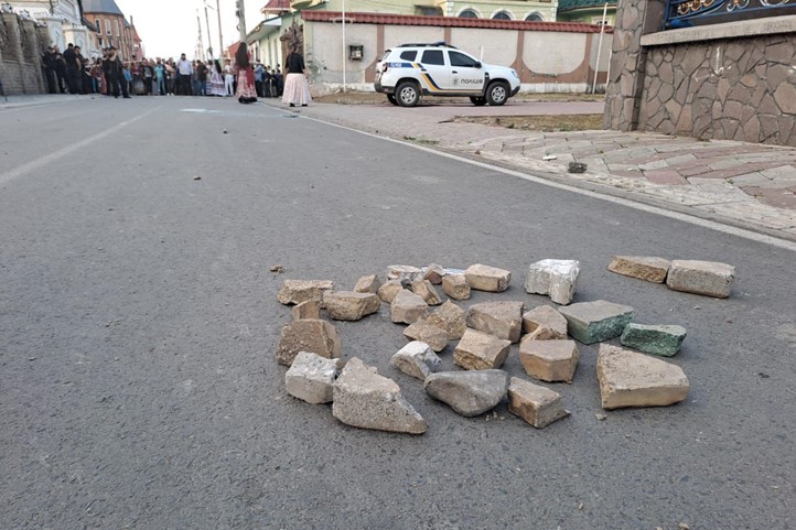 A kárpátaljai rendőrök letartóztattak négy férfit a Szőlősvégardó településen kitört verekedés miatt. Fotó: Nemzeti Rendőrség