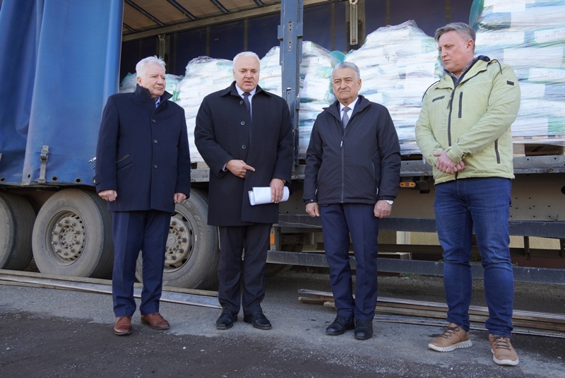 A kárpátaljai gazdák, akik a mindennapi kenyérről való gondoskodás terhét hordozzák, ma sincsenek könnyű helyzetben, emlékeztetett rá Zán Fábián Sándor, a Kárpátaljai Református Egyház püspöke. 