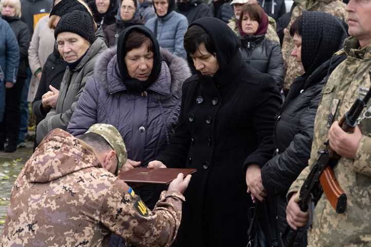 Ungváron utolsó útjára kísérték Viktor Borovik őrmestert. Fotó: Ungvári Városi Tanács