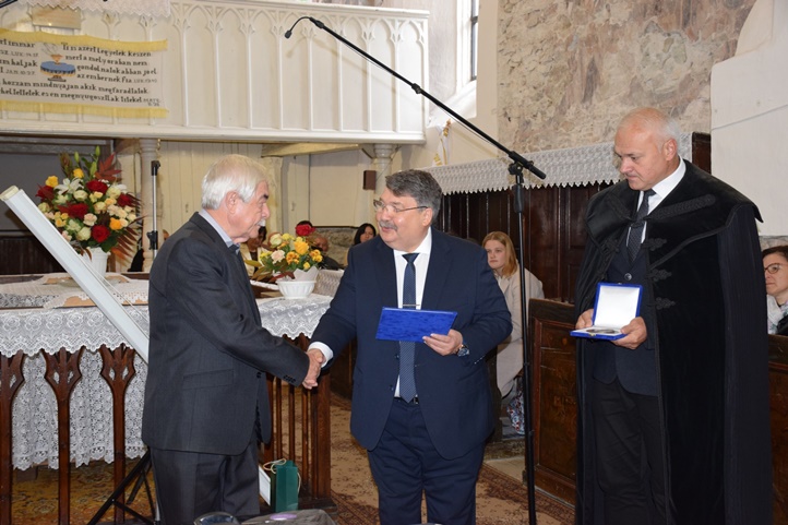 Az igehirdetést követően Bacskai József, Magyarország Beregszászi Főkonzulátusának főkonzulja Zán Fábián Sándor püspökkel átadta a gyülekezet kántorának, Czébely Lajos költőnek, helytörténésznek, nyugalmazott pedagógusnak az augusztus 20-i nemzeti ünnep alkalmából Orbán Viktor miniszterelnök által adományozott Kallós Zoltán Külhoni Magyarságért Díjat.