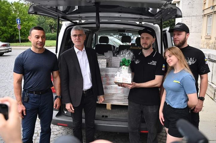 Hétmillió forint értékű vitamincsomaggal segíti Ukrajnát a Béres Alapítvány. Fotó: Kárpátaljai Megyei Adminisztráció 
