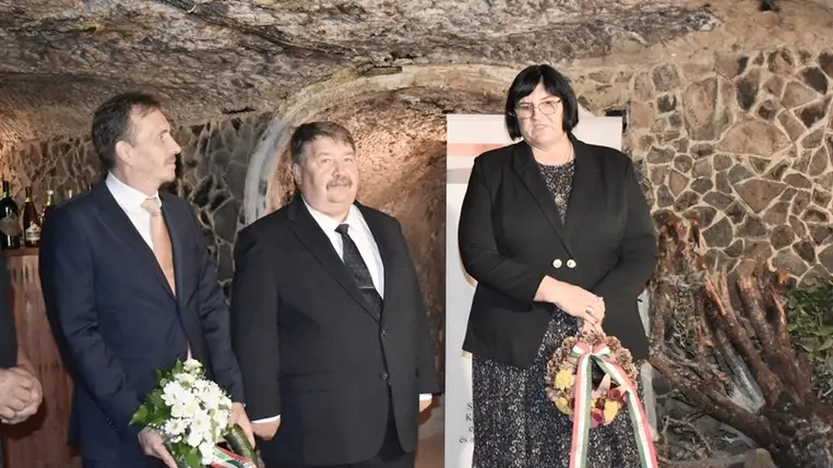 Főhajtás Dobó István emléke előtt