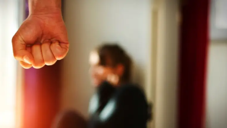 Kislány megerőszakolása