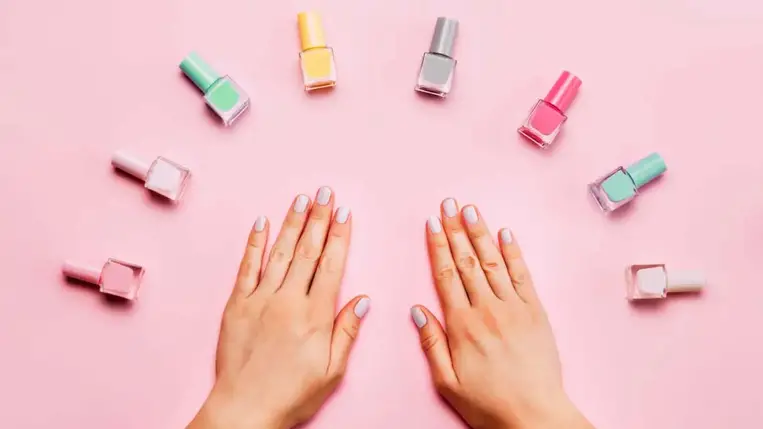  „A körmöknek levegőzniük kell!” A legnagyobb köröm tévhitek 