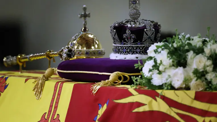 Megdöbbentő oka van, miért ólomkoporsóba temették II. Erzsébetet