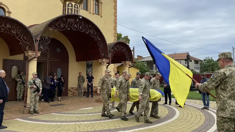 Beregszászban eltemették a háborúban elesett Bohdan Fidrját