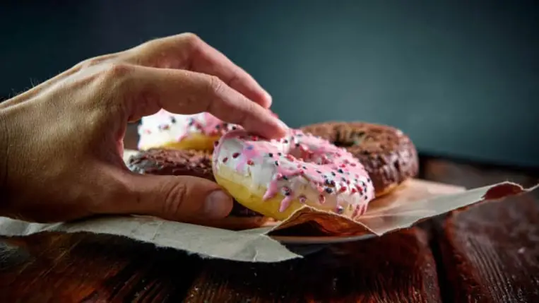 Ételek, amelyek villámgyorsan növelik a hasi zsírpárnákat