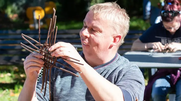 Fonódások - Szálak és barátságok egy programban