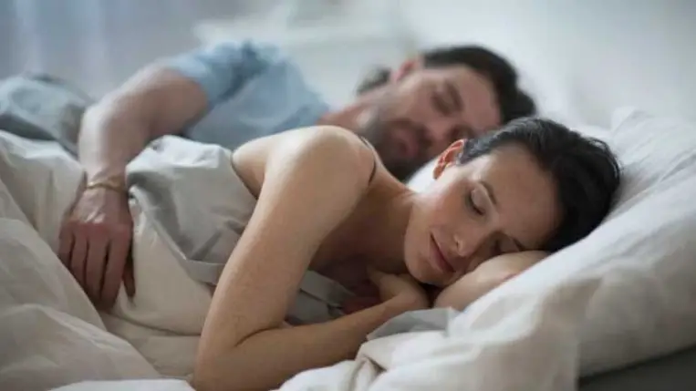 Kiderült, melyik oldalunkon jobb aludni