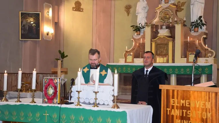 Ökumenikus istentisztelet és koszorúzás Huszton. Fotó: Kovács Elemér