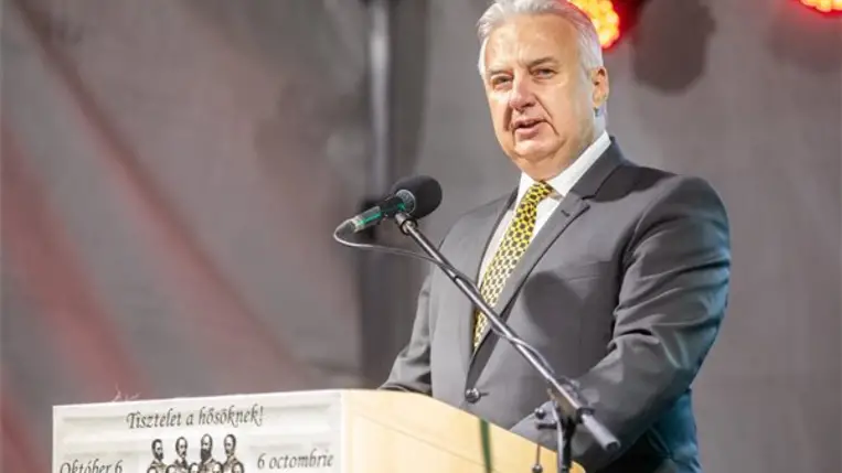 Semjén Zsolt miniszterelnök-helyettes beszédet mond az aradi vértanúk emléknapja alkalmából tartott megemlékezésen az aradi Szabadság-szobornál 2022. október 6-án. MTI/Rosta Tibor